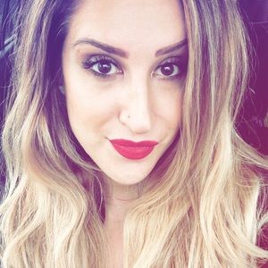 Meet your posher, Maria!
